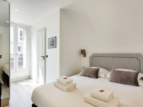 Modern Apartment & Terrace - 2br/6p - Near Nation