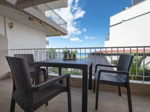 Sabbia Seafront Apartment 4 by Rentalspro