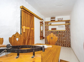 Nice Home in Brela with Hot Tub, WiFi & 4 Bedrooms