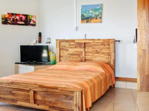 Studio in L'étang Sale, With Wonderful sea View, Enclosed Garden and W