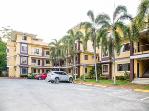 Las Palmeras Apartelle by OYO Rooms