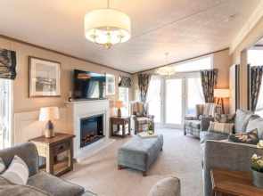 Sutton Lodge With Hot Tub