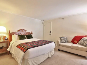 The Birch Ridge: Lace Room #3 - Queen Suite In Renovated Killington Lodge. Hot Tubs. 1 Bedroom Home