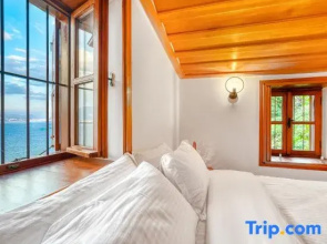 Sukabagi Castle Villa-200° Mediterranean Sea View