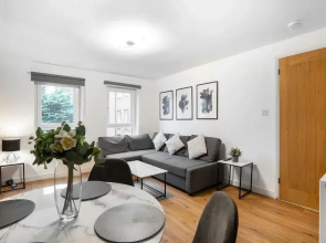 Modern 2bed Apartment-free Parking