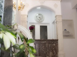 Astron Hotel