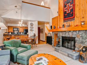 Kiva Lodge by East West Hospitality