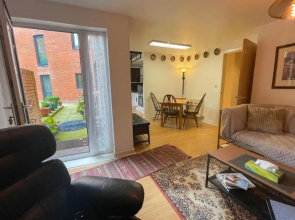 Kelvingrove 2 Bedroom Apartment - Private Parking