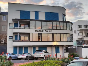 Marine Court 5 by BACK IN TOWN - 2Bedroom Ocean-facing Apt in Hermanus Centre