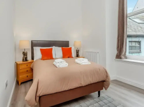 Cosy Apartment - Sleeps 4 & Stunning Views