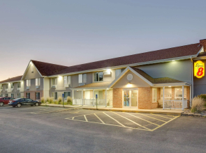 Super 8 by Wyndham Jackson MN