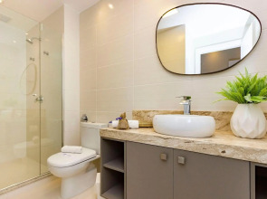 Punta Blu 101-8 - Apartamento no Centro de Bombinhas - Piscina Climatizada - Academia - Sauna - Jacuzzi