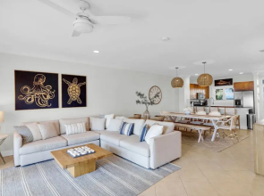 New Listing! Waterfront Villa W/ Boat Slip 3 Bedroom Townhouse by RedAwning