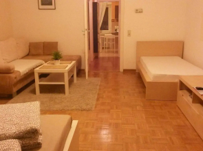 Tuzzini Köln Apartment Köln Messe
