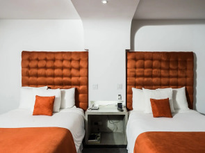 Riande Aeropuerto Hotel & Casino