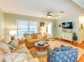 2 Mi to Boardwalk: Home w/ Deck in Bethany Beach!