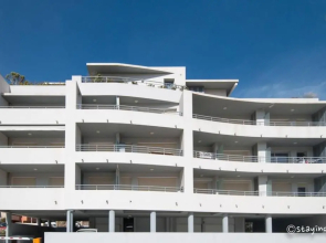 L'orangeraie Calvi centre à 300m de la plage et du port parking privé