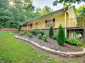 Cedar Mountain House on 12 Acres - Near Trails!