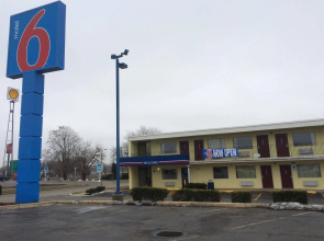 Motel 6 Joliet, IL - I-80