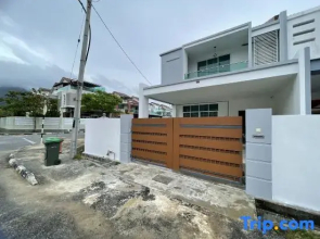 Spacious Home with Private Swimming Pool in Langkawi by Zervin