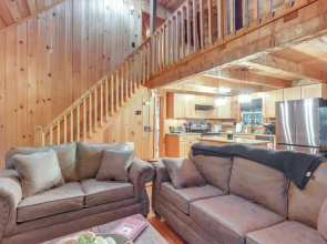 Near Hiking Trails: Hot Tub Haven in Ellijay!