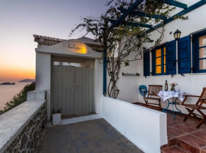 Melisses Sea View House & Studio