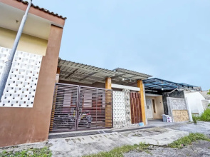 Hotel O Sobat Ijen HomestayNearSungai Prengsengan
