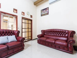 Nurul Family Residence by OYO Rooms