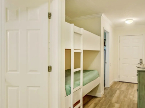 7 D, One Bedroom Condo