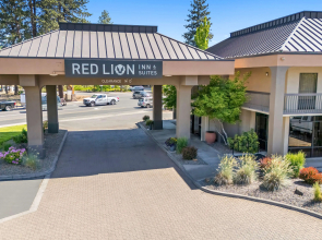 Red Lion Inn & Suites Deschutes River Bend