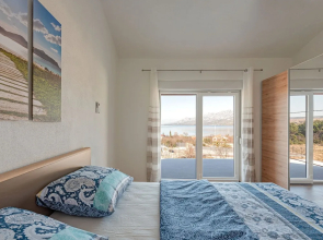 Bright Holiday Home in Jasenice With Beach Nearby