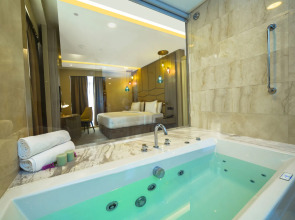 Four Points by Sheraton Production City, Dubai