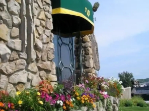 Weathervane Terrace Inn and Suites