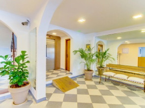 Completo Monoambiente para 3 en Avenida Italia - Edificio Luna de Mar