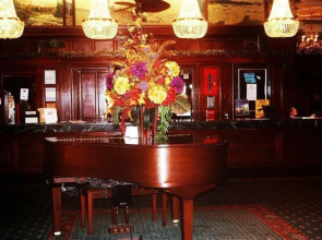 The Monticello Hotel