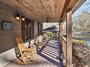 The Captains Quarters in Rogers w/ Covered Porch!