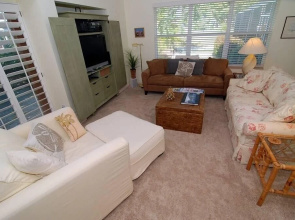 On The Green - Golfers Dream Home! 3 Bedroom Home