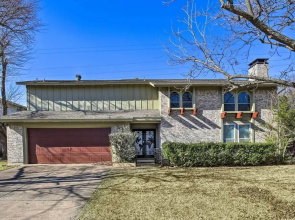 Movie Room & Private Pool: Richardson Retreat
