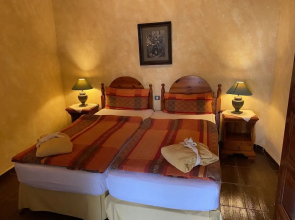 Cottage With 3 Bedrooms, 2 Bathrooms, Heated Solar Pool, Sauna, Jacuzzi, Garden