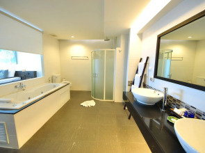 Отель Palmyra Patong Resort