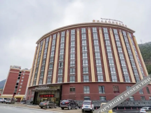 Minshan Sun Tribe Hotel