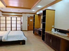 Hollywood Suites
