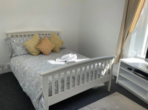 Immaculate 1-bed Apartment in Largs