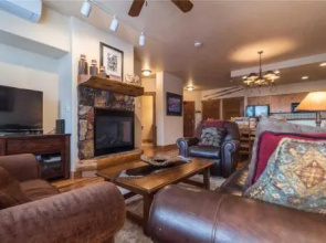 2201 Timberline Lodge, Trappeur's Crossing