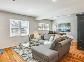 Pet-friendly Tomball Cottage: Steps to Downtown!