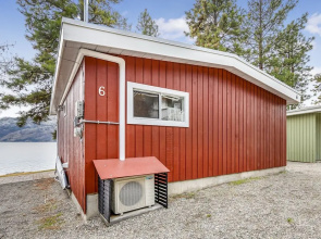 Perfect Getaway Cabin in the Okanagan 6