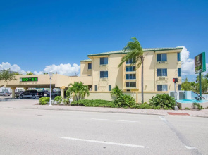Naples Park Central Hotel