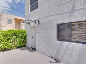 Refreshing Miami Apartment: 4 Mi to the Beach!