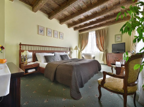Hotel U Tri Pstrosu