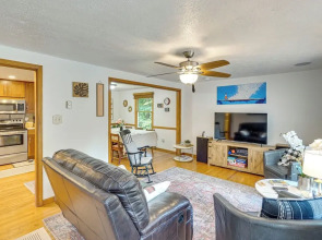 5 Mi to Harpers Ferry Nhp: Quiet Home w/ Deck